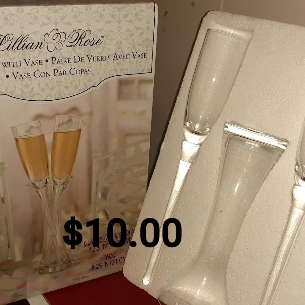 BNIB PAIR OF GLASSES W/VASE